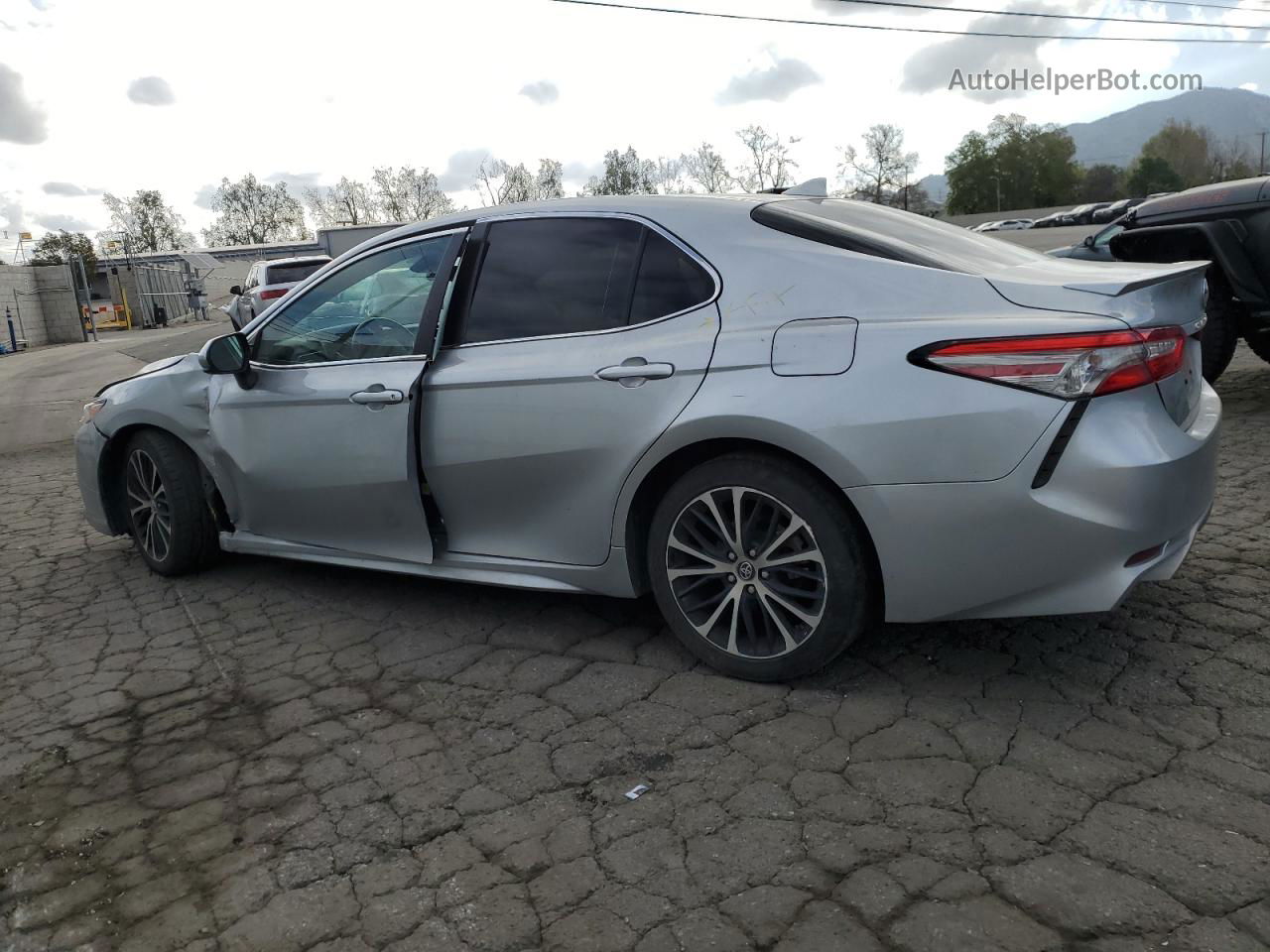 2019 Toyota Camry L Silver vin: 4T1B11HKXKU816481