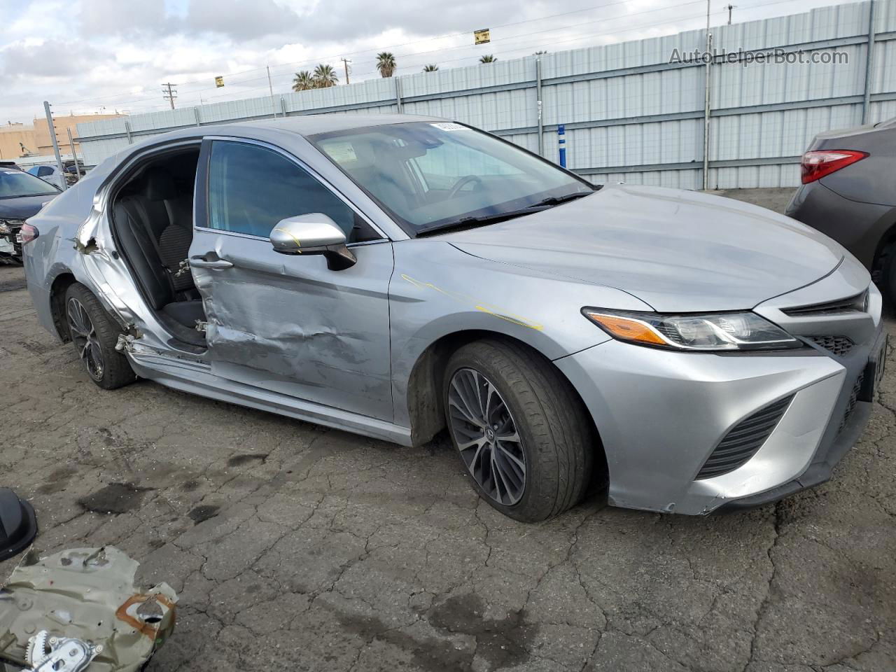 2019 Toyota Camry L Silver vin: 4T1B11HKXKU816481