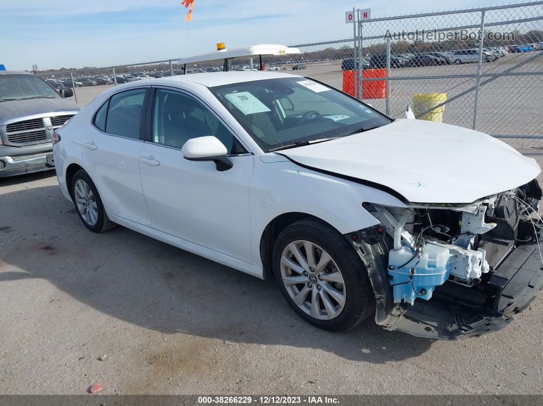 2019 Toyota Camry Le White vin: 4T1B11HKXKU818599