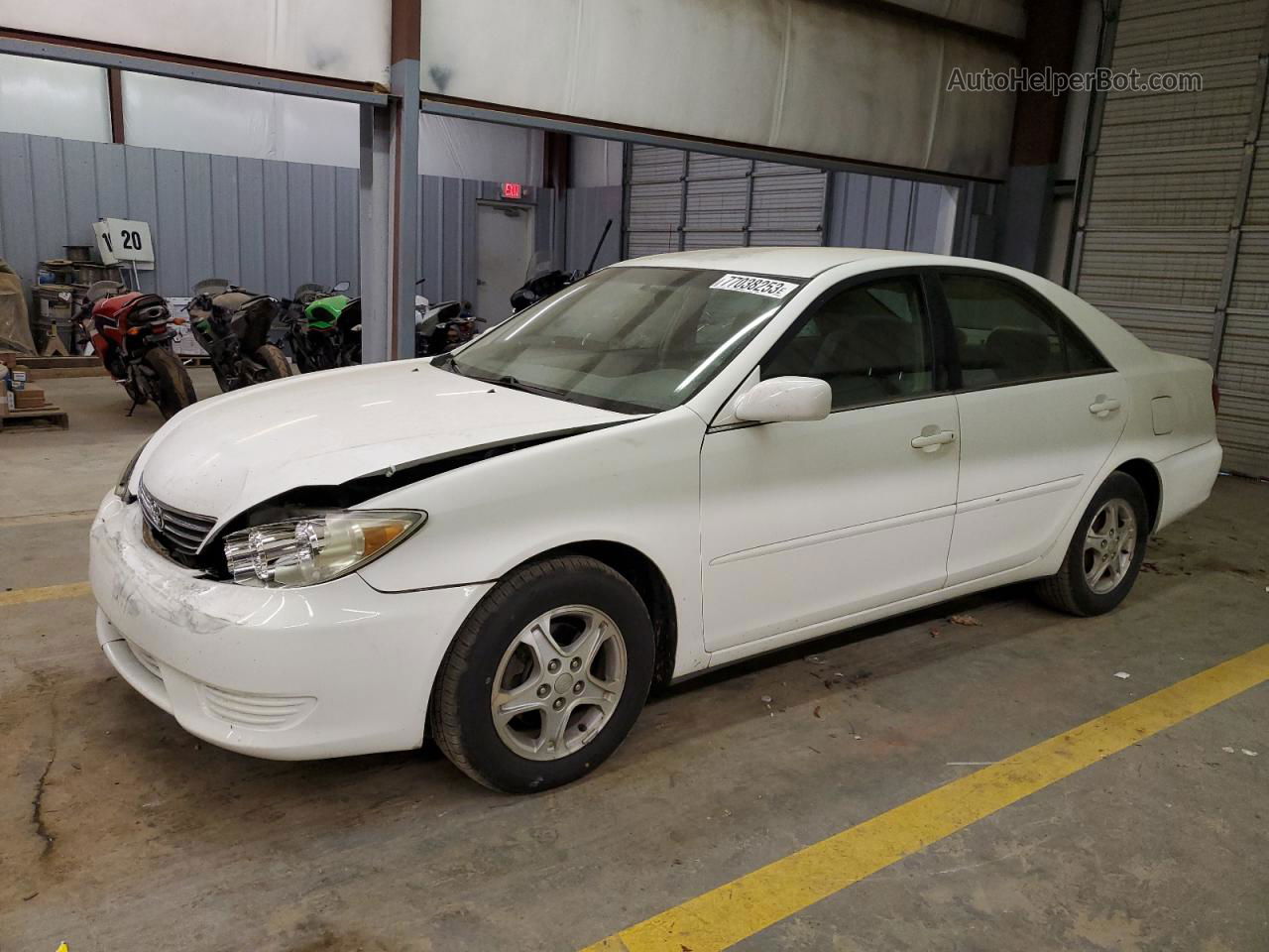 2005 Toyota Camry Le White vin: 4T1BE30K05U552526