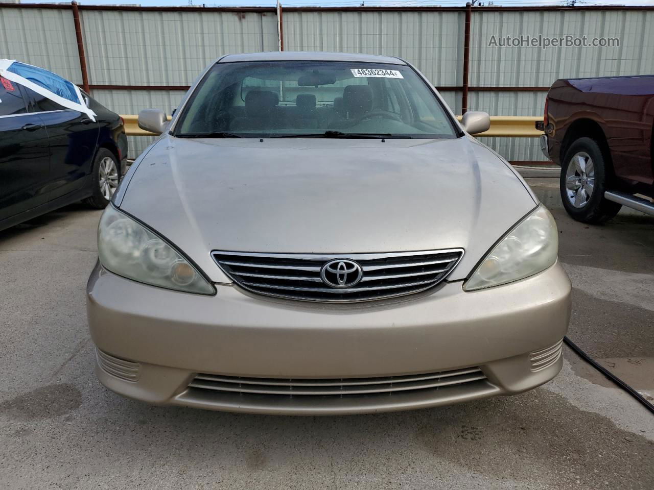 2005 Toyota Camry Le Gold vin: 4T1BE30K65U611868