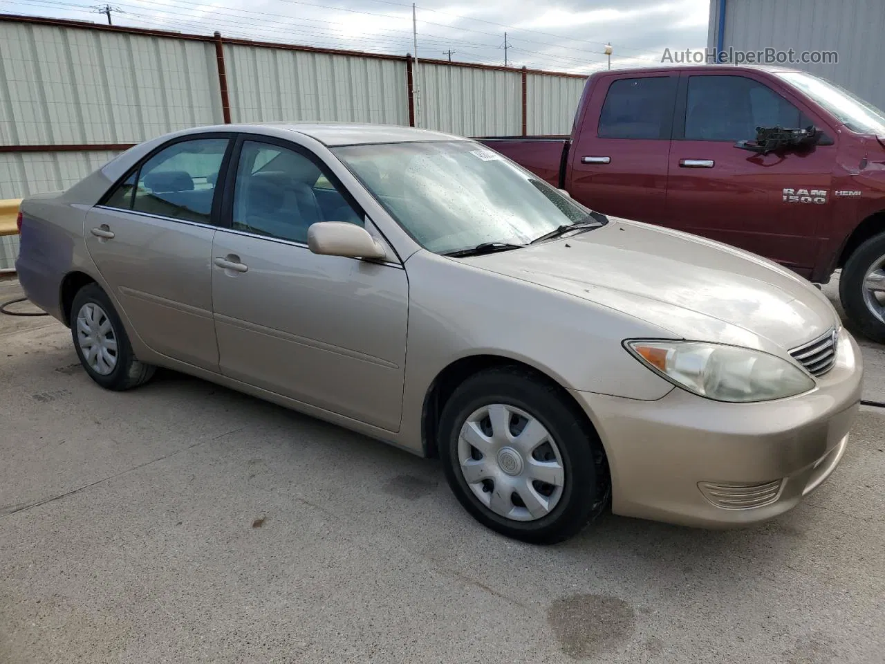 2005 Toyota Camry Le Gold vin: 4T1BE30K65U611868