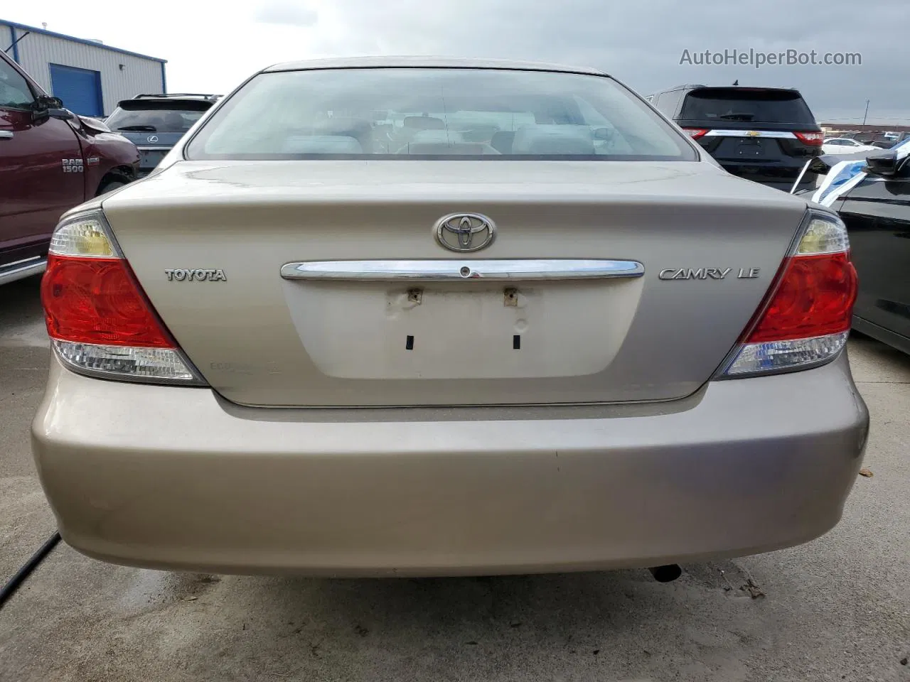 2005 Toyota Camry Le Gold vin: 4T1BE30K65U611868