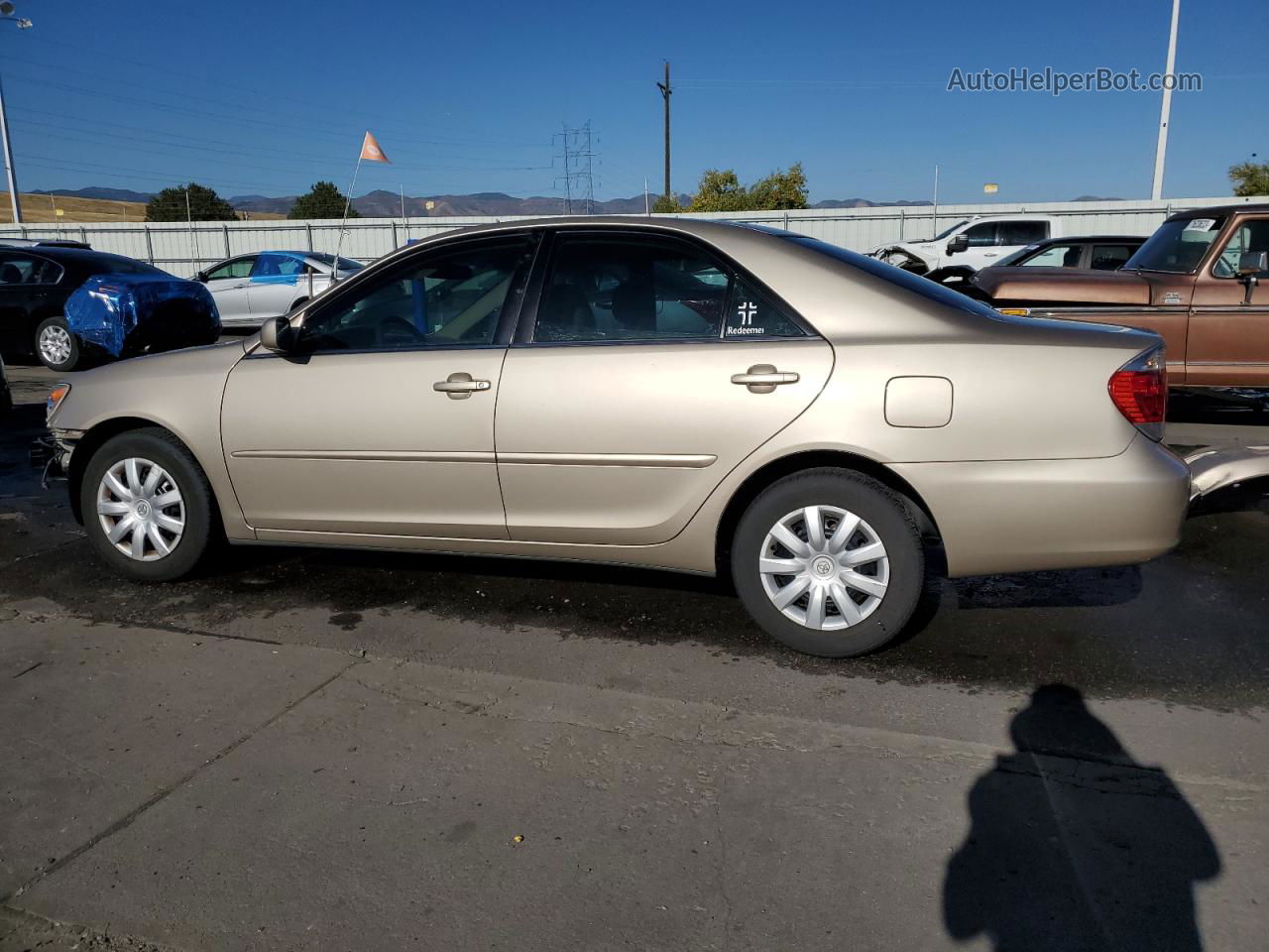 2005 Toyota Camry Le Gold vin: 4T1BE32K15U087042