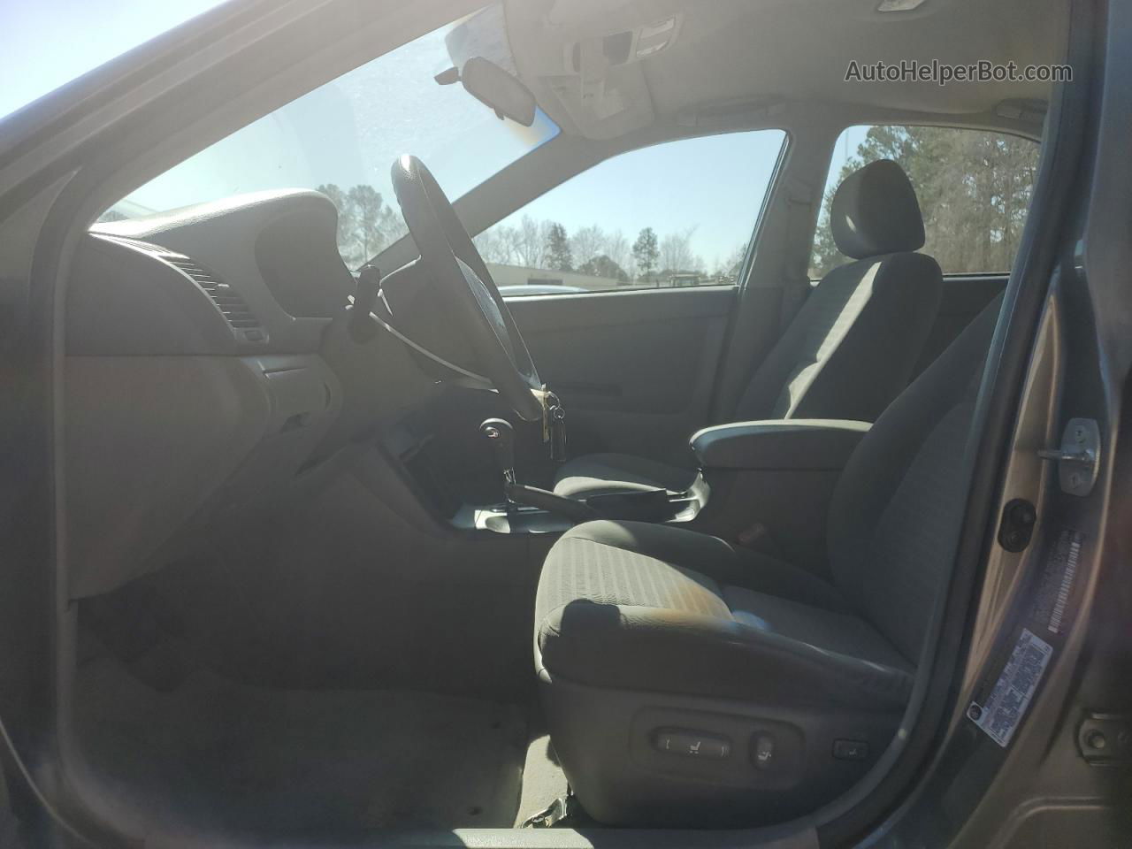 2005 Toyota Camry Le Charcoal vin: 4T1BE32K15U572720