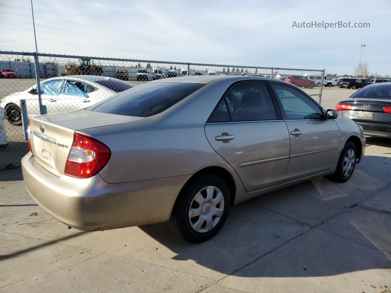 2005 Toyota Camry Le Gold vin: 4T1BE32K25U509951