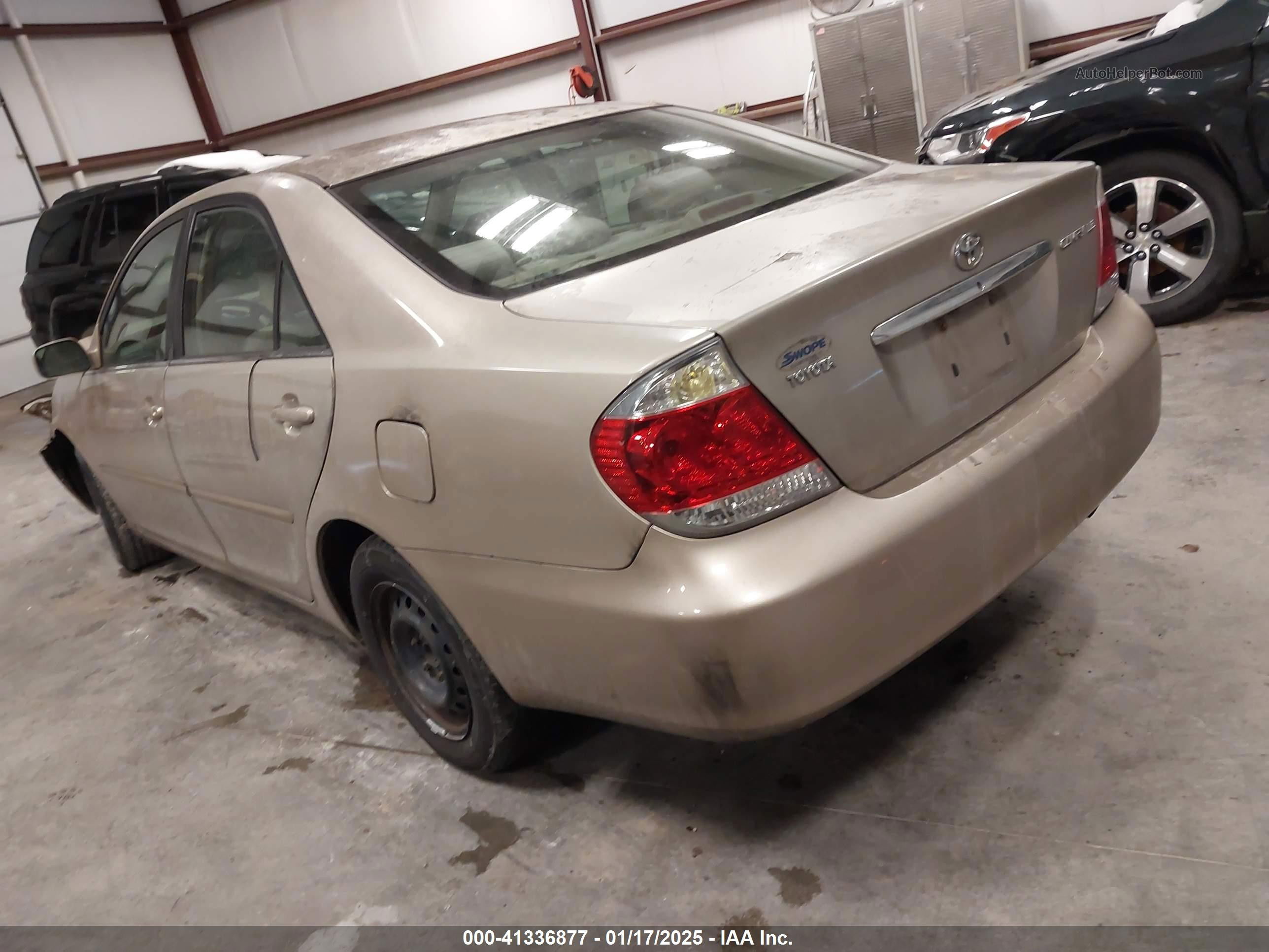 2005 Toyota Camry Le Gold vin: 4T1BE32K35U083199