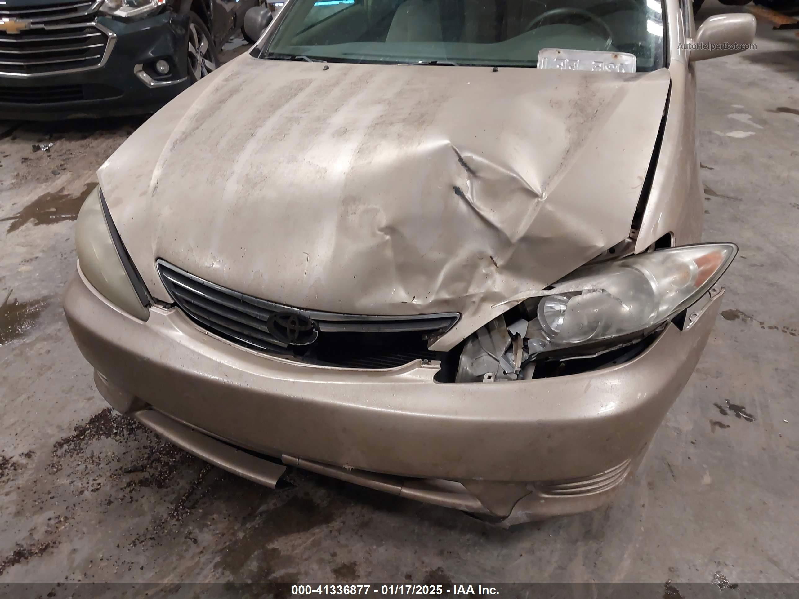 2005 Toyota Camry Le Gold vin: 4T1BE32K35U083199