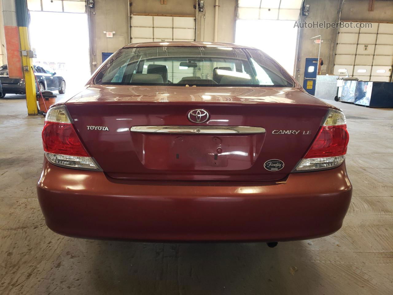 2005 Toyota Camry Le Red vin: 4T1BE32K45U075368
