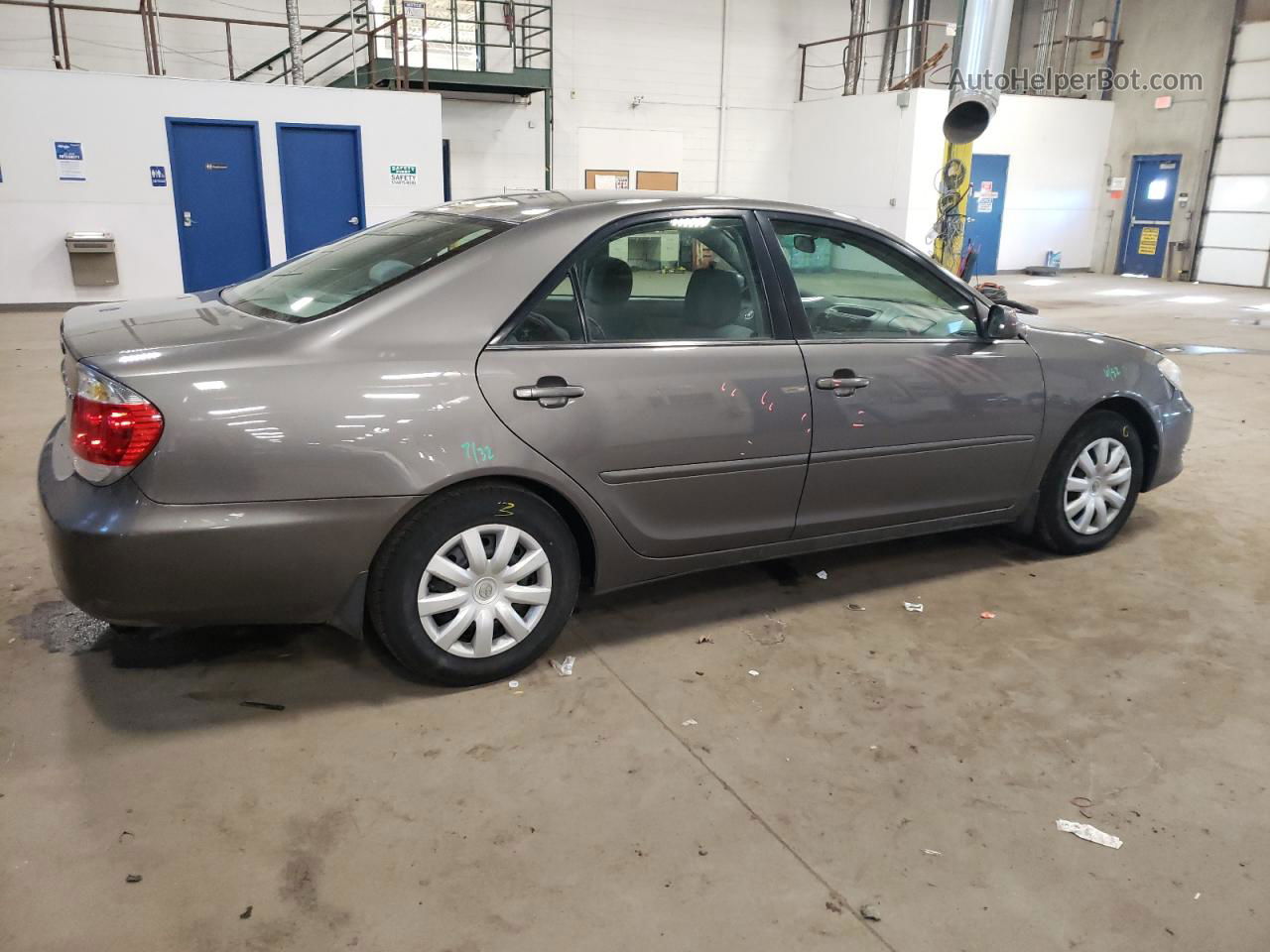 2005 Toyota Camry Le Gray vin: 4T1BE32K45U956118