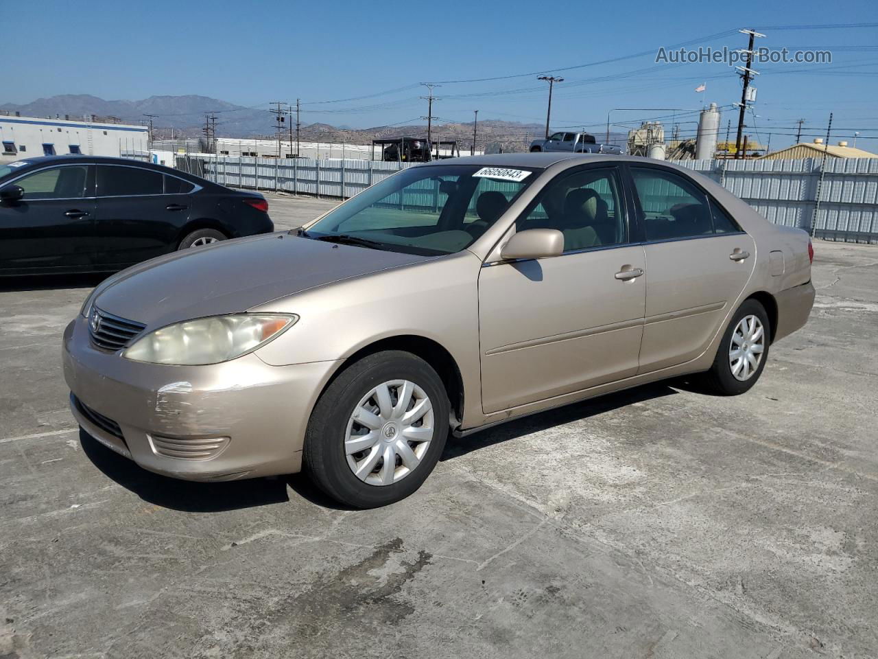 2005 Toyota Camry Le Gold vin: 4T1BE32K55U961179