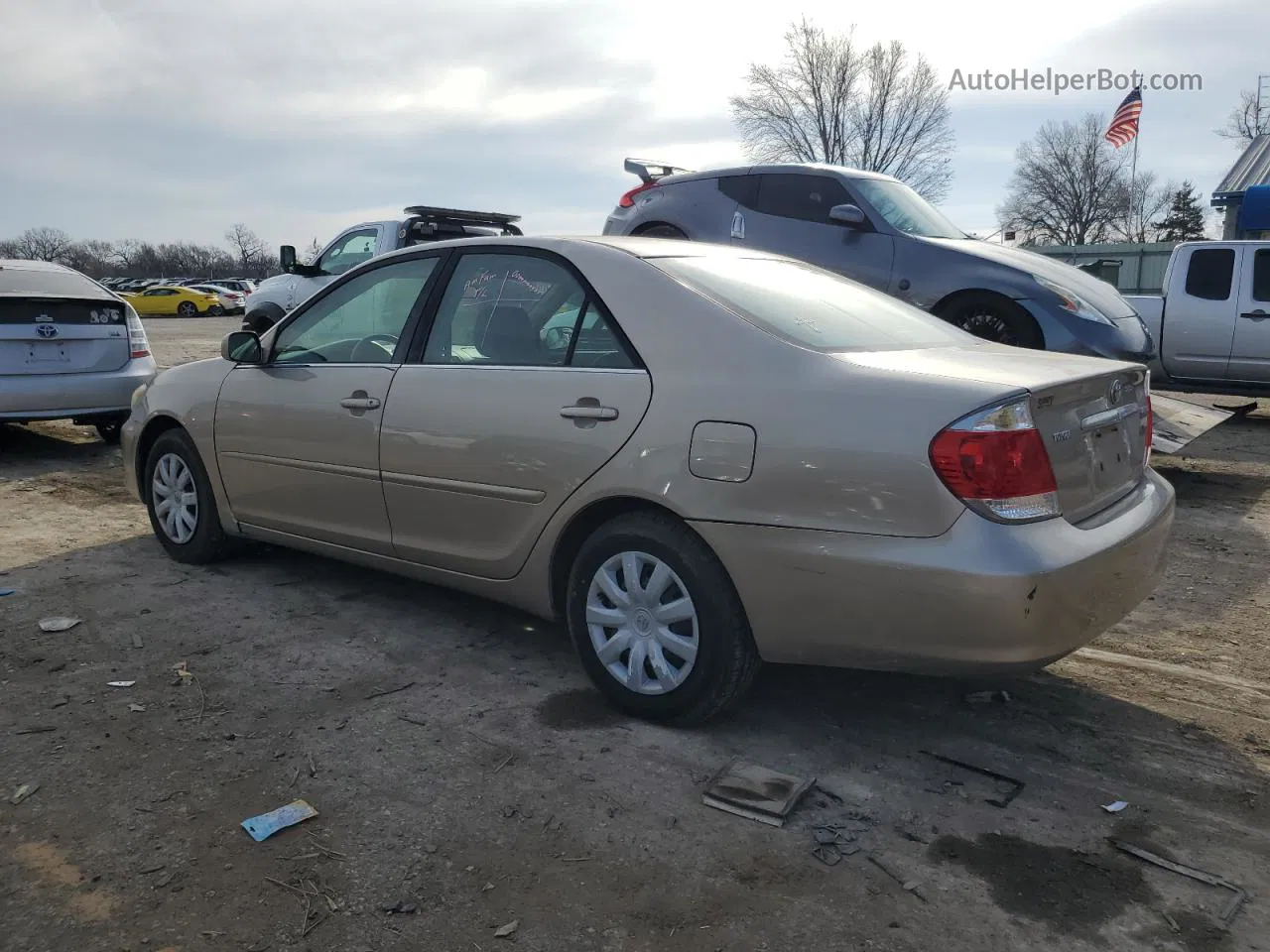 2005 Toyota Camry Le Золотой vin: 4T1BE32K75U968652