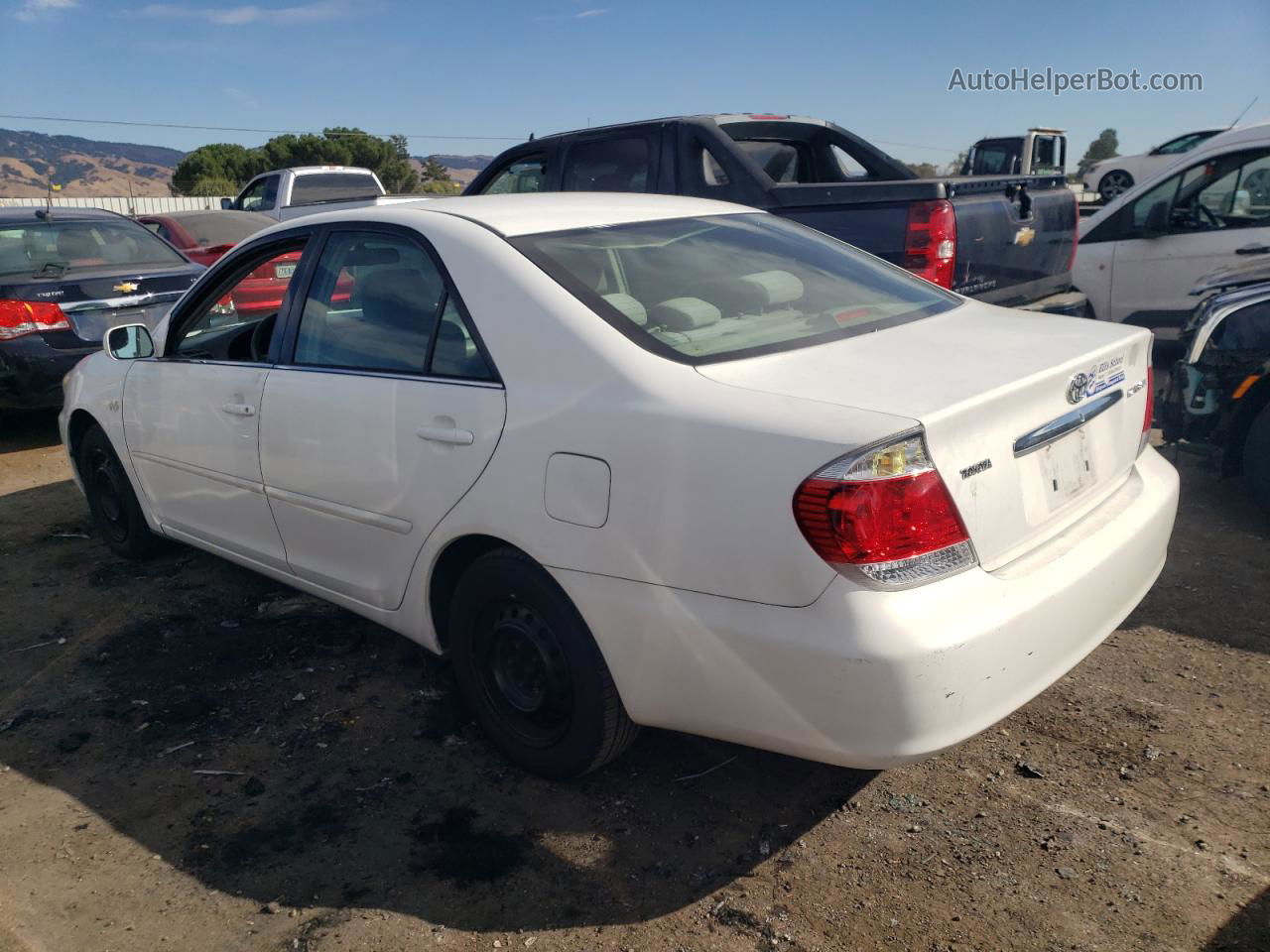 2005 Toyota Camry Le White vin: 4T1BE32K85U430137