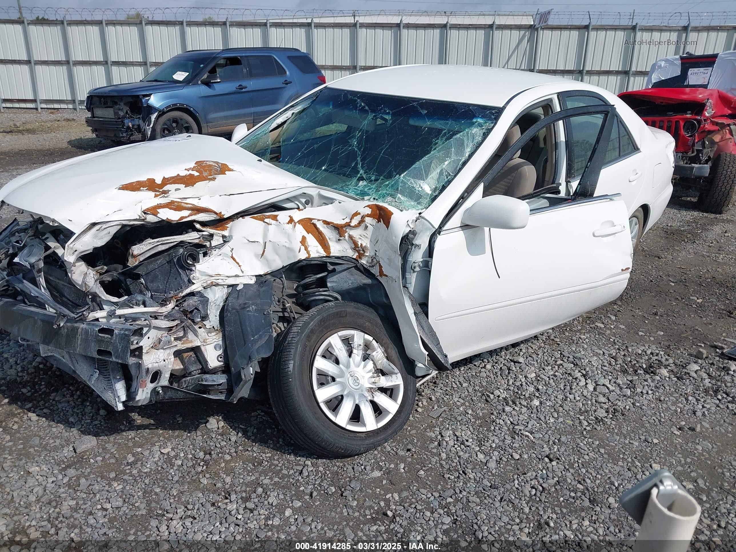 2005 Toyota Camry Le Белый vin: 4T1BE32K85U435323