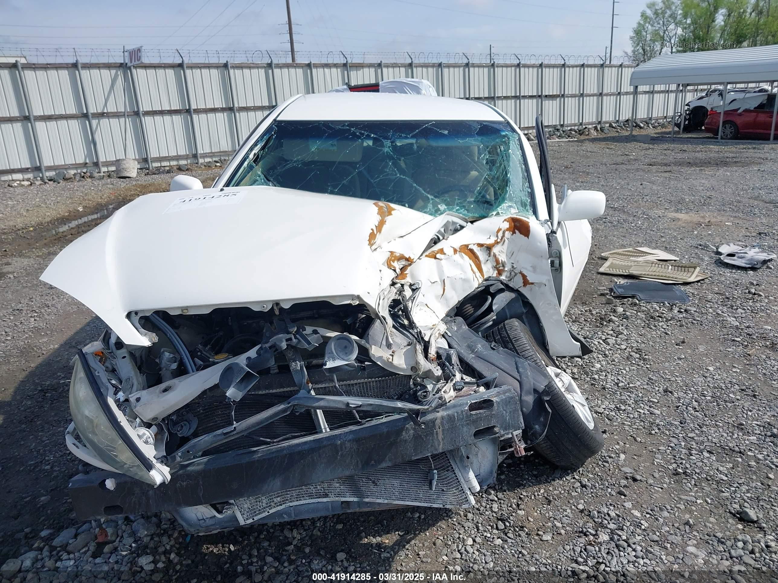 2005 Toyota Camry Le Белый vin: 4T1BE32K85U435323