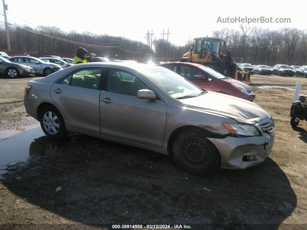 2009 Toyota Camry Le Gold vin: 4T1BE46K79U845455