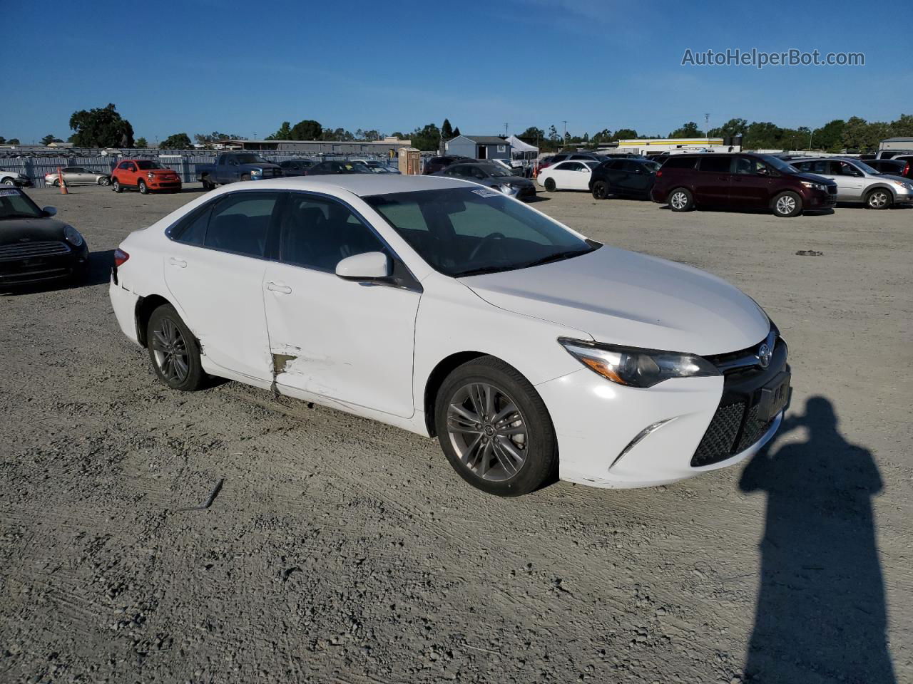 2016 Toyota Camry Le White vin: 4T1BF1FK0GU186577