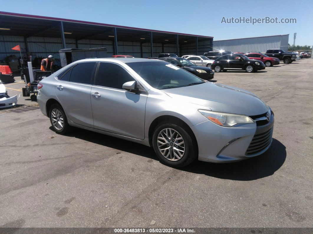 2017 Toyota Camry Le Серебряный vin: 4T1BF1FK0HU626041