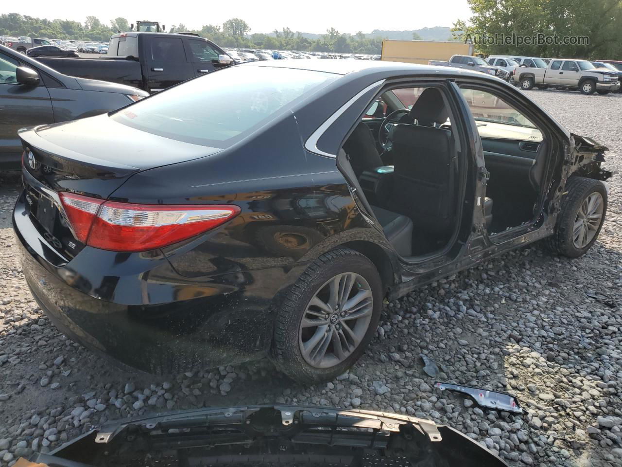 Toyota Camry SE 2017: Analisis Harga, Fitur, dan Kelebihan-Kekurangan