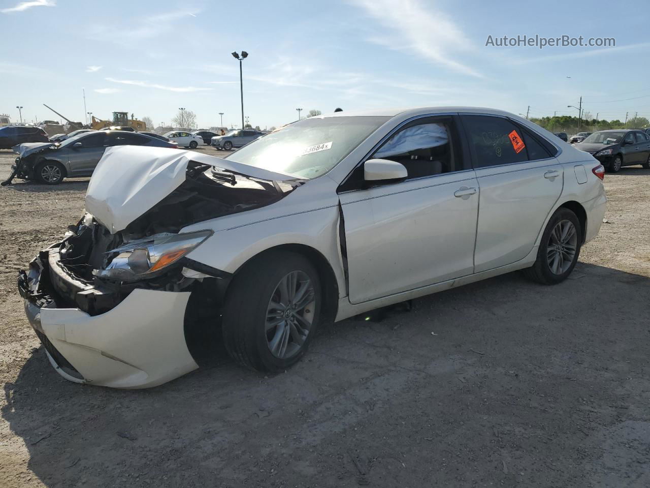 2016 Toyota Camry Le White vin: 4T1BF1FK1GU133905