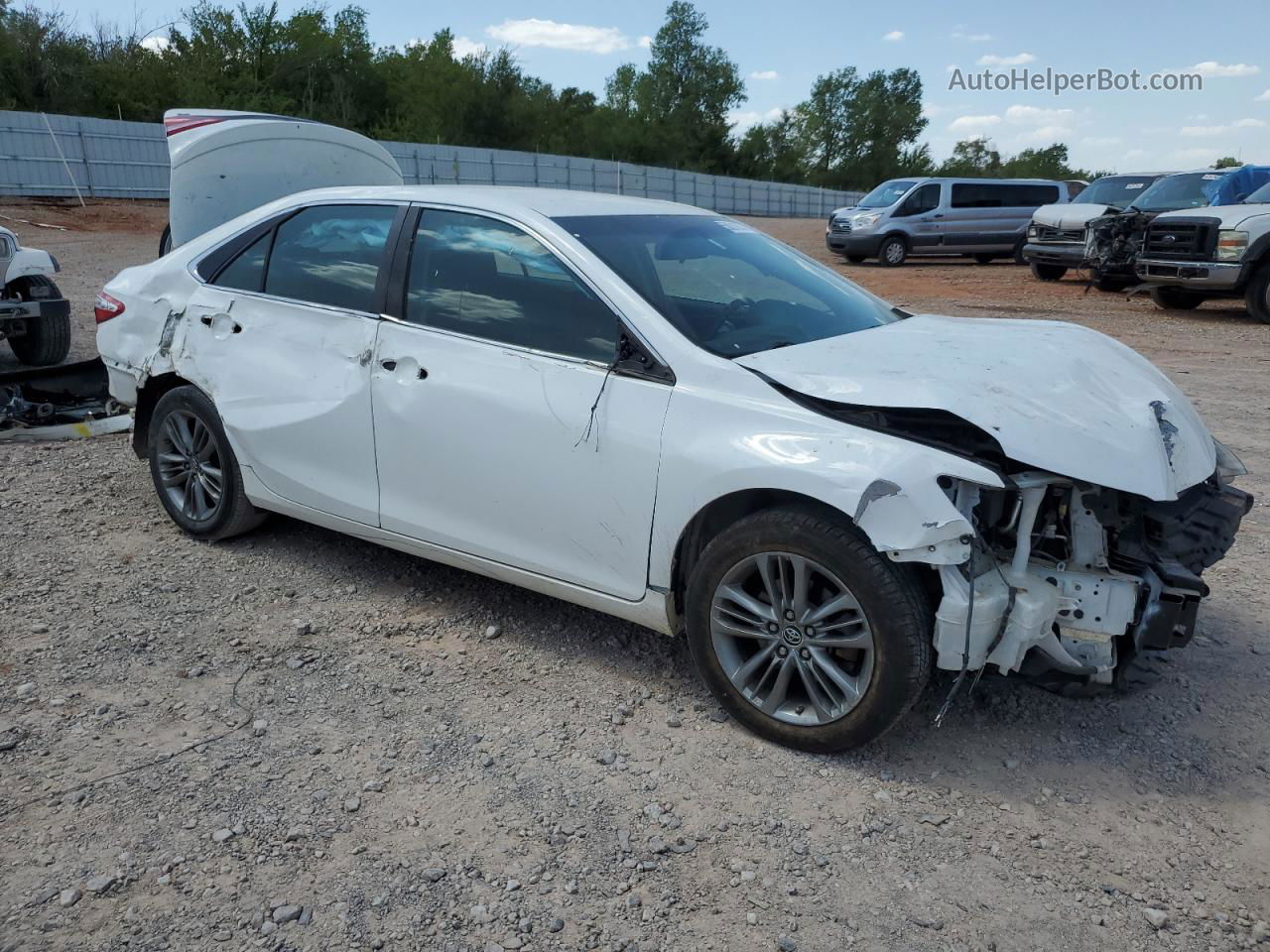 2016 Toyota Camry Le White vin: 4T1BF1FK1GU184224