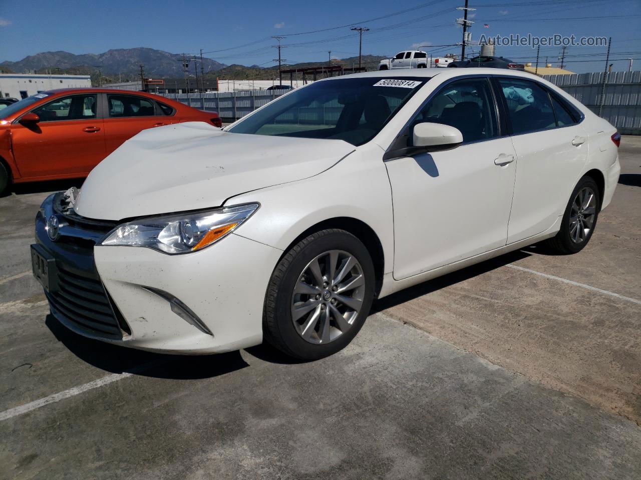 2017 Toyota Camry Le White vin: 4T1BF1FK1HU365728