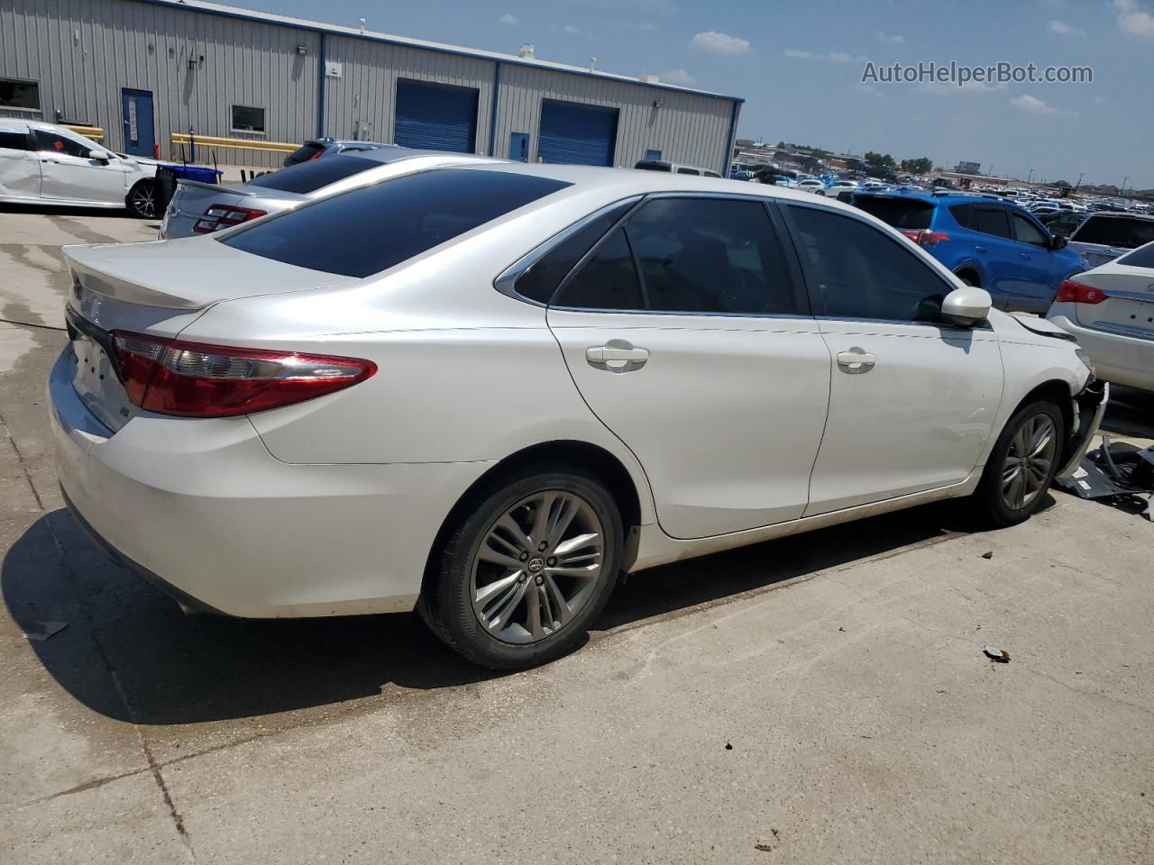 2017 Toyota Camry Le White vin: 4T1BF1FK1HU374493