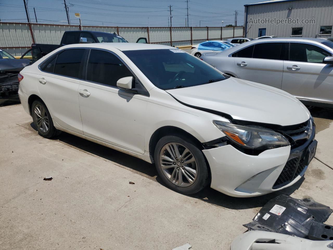 2017 Toyota Camry Le White vin: 4T1BF1FK1HU374493