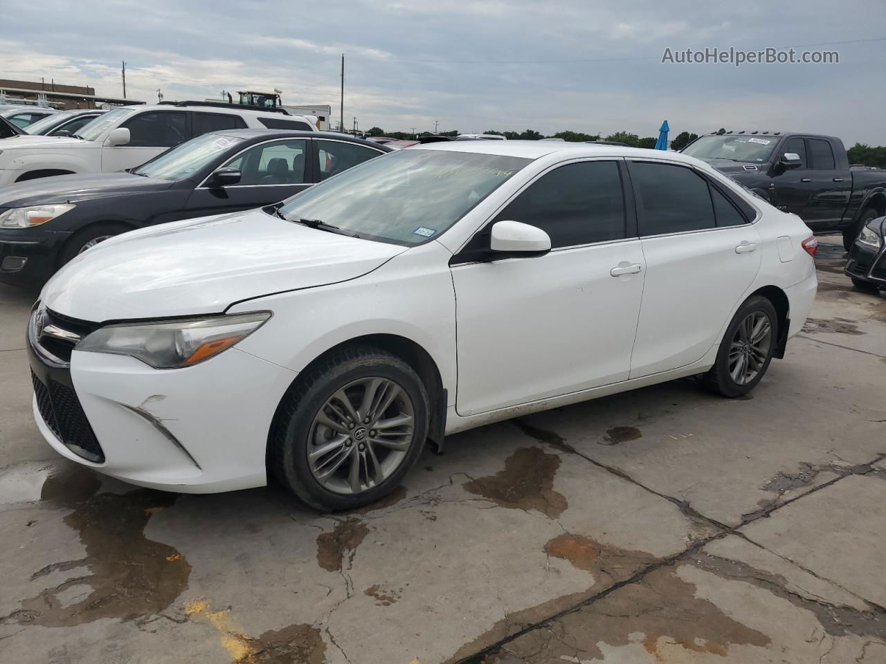 2017 Toyota Camry Le White vin: 4T1BF1FK1HU392721