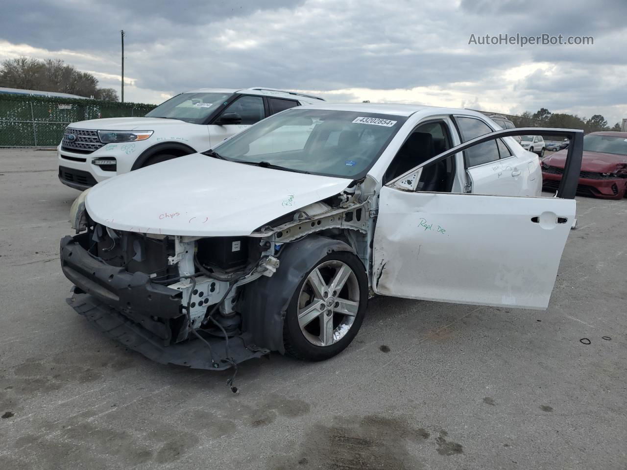 2012 Toyota Camry Base White vin: 4T1BF1FK2CU146754