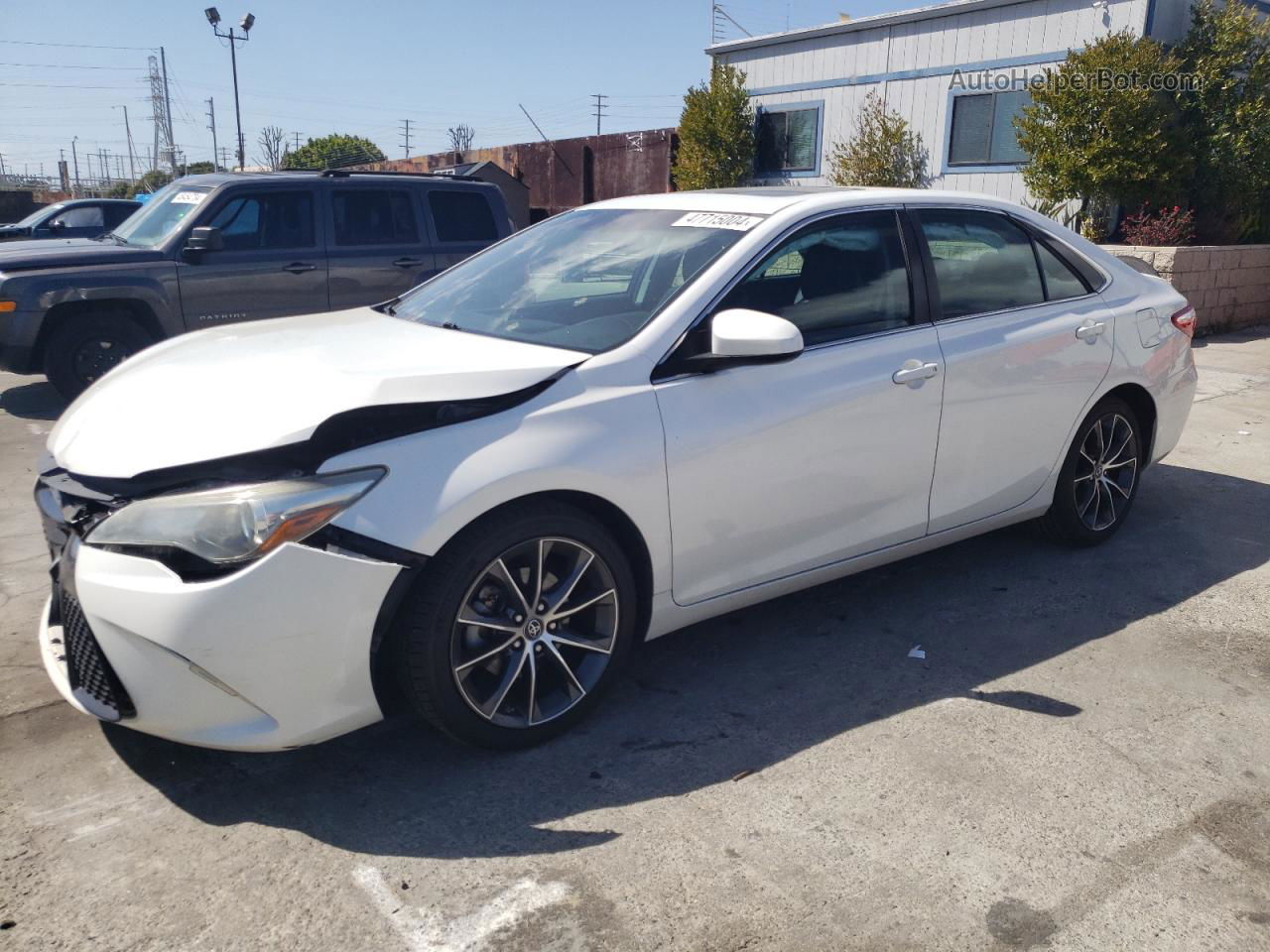 2017 Toyota Camry Le White vin: 4T1BF1FK2HU296077