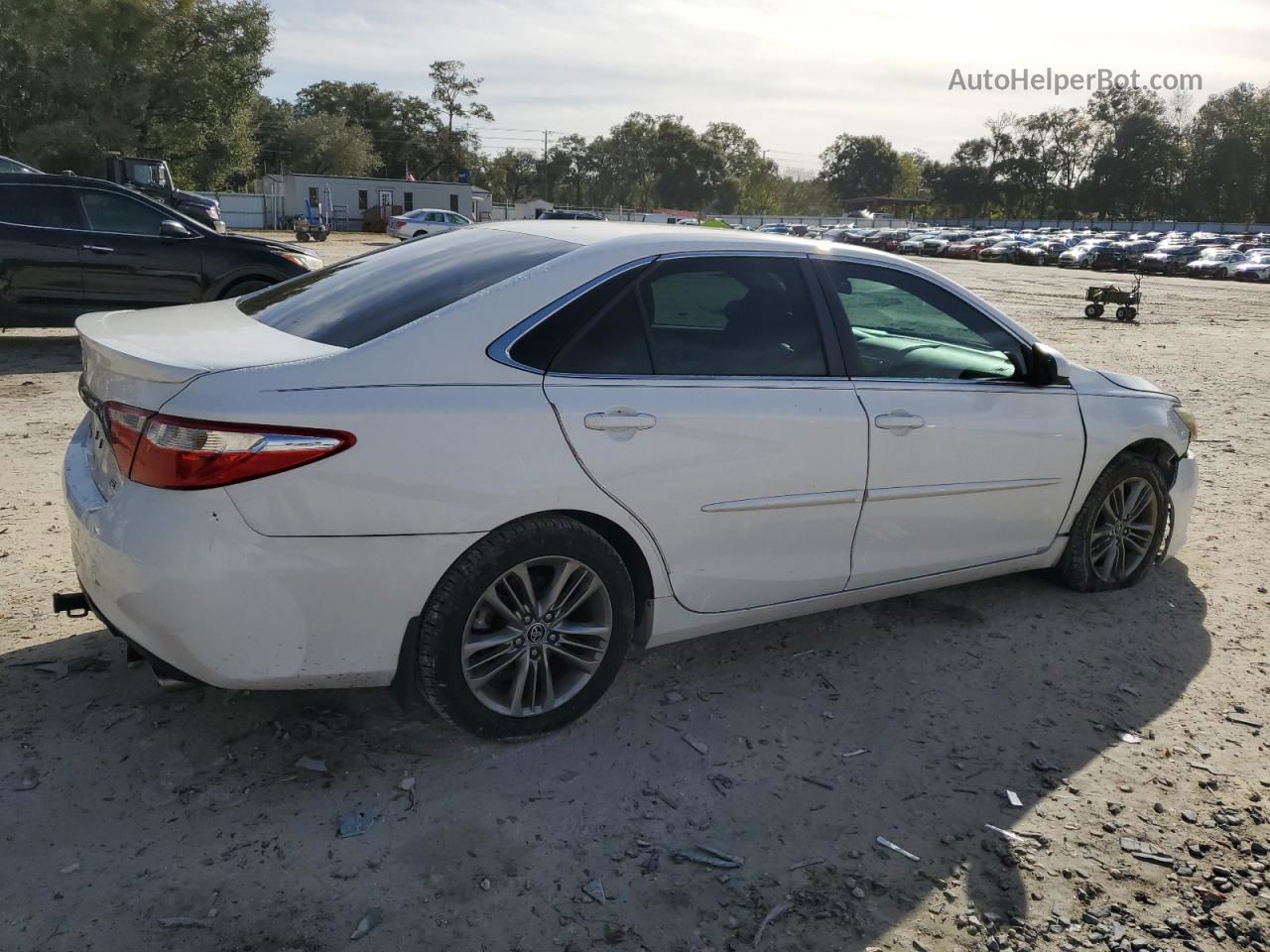 2016 Toyota Camry Le White vin: 4T1BF1FK3GU143982