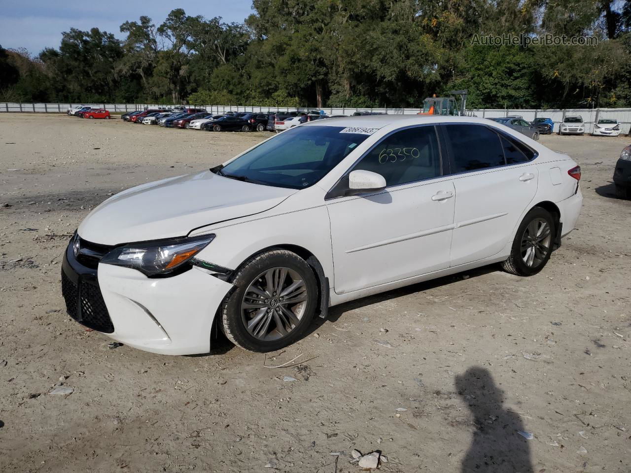 2016 Toyota Camry Le White vin: 4T1BF1FK3GU143982