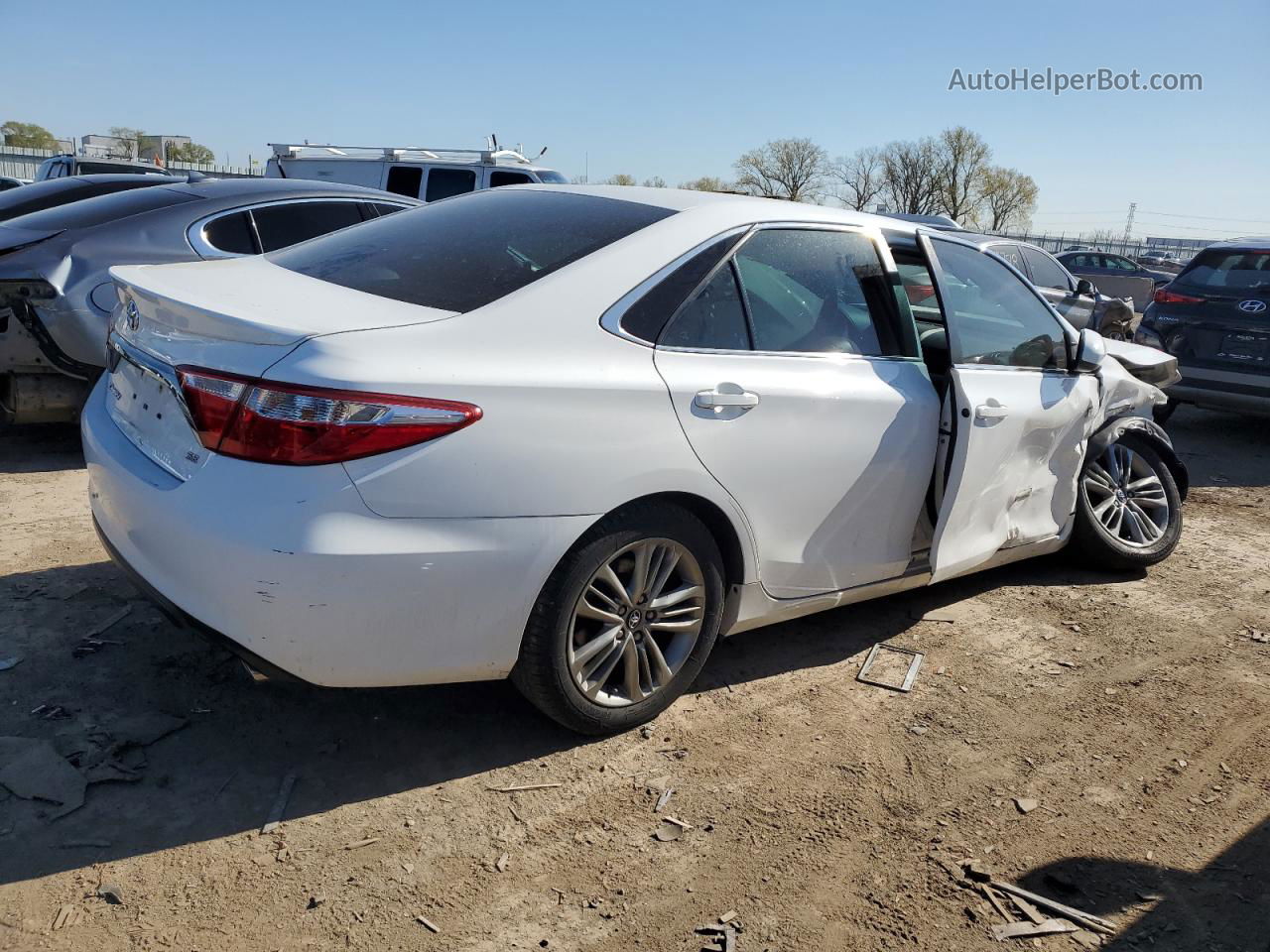 2016 Toyota Camry Le White vin: 4T1BF1FK3GU208619