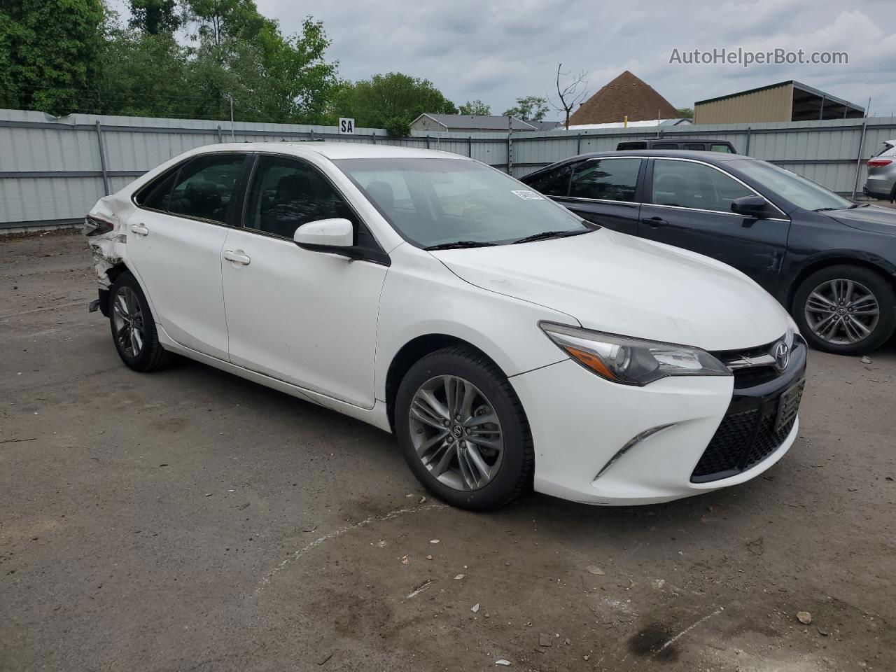 2017 Toyota Camry Le White vin: 4T1BF1FK3HU439151