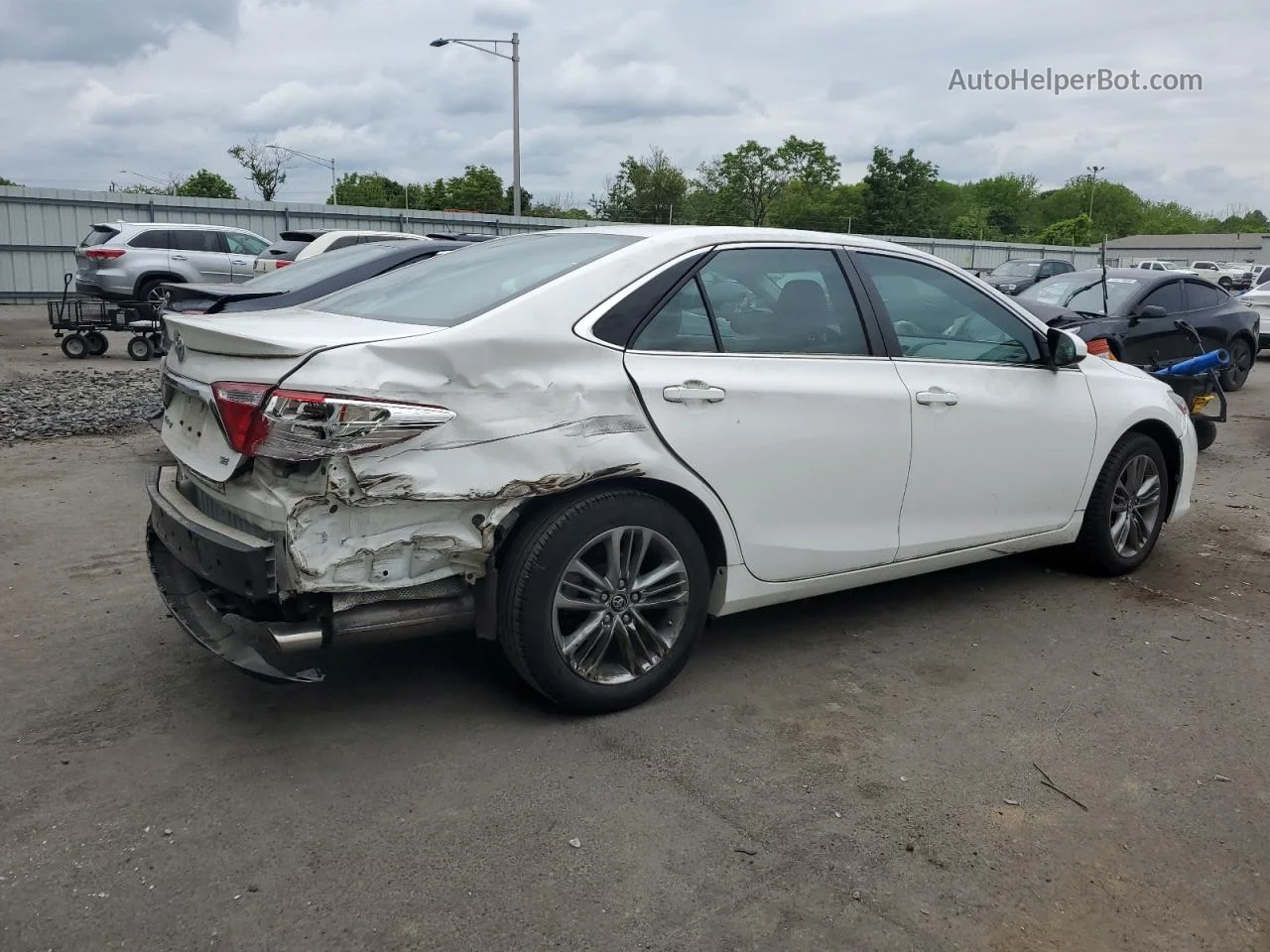 2017 Toyota Camry Le White vin: 4T1BF1FK3HU439151
