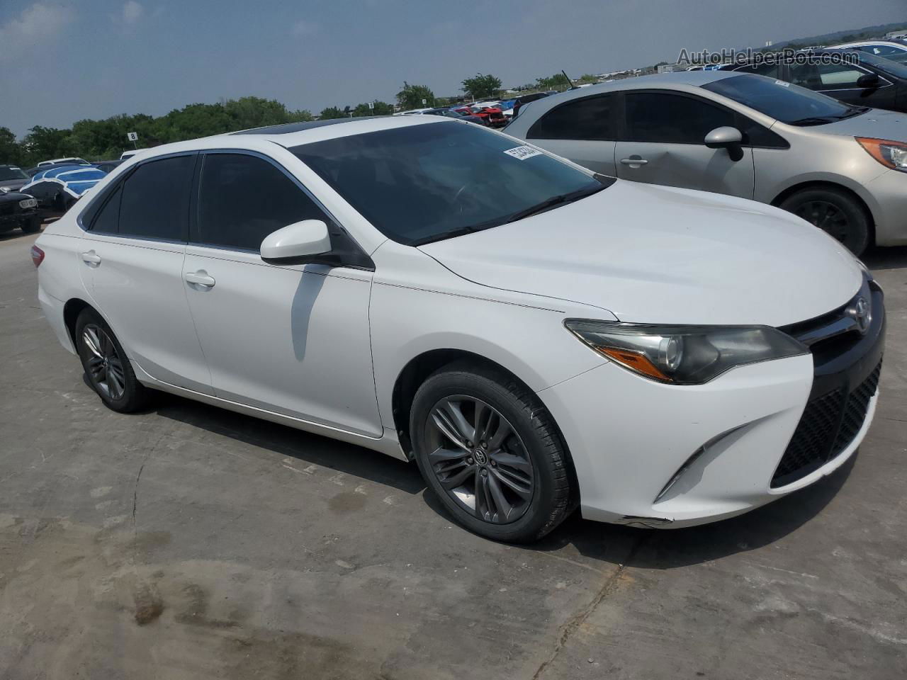 2016 Toyota Camry Le White vin: 4T1BF1FK4GU120226