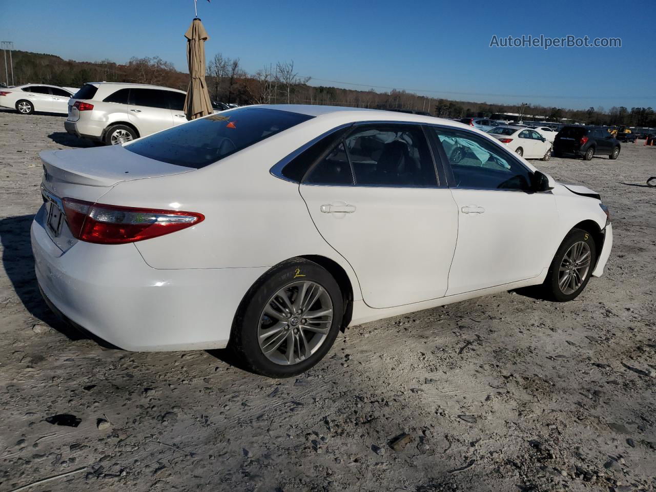 2016 Toyota Camry Le White vin: 4T1BF1FK4GU136717