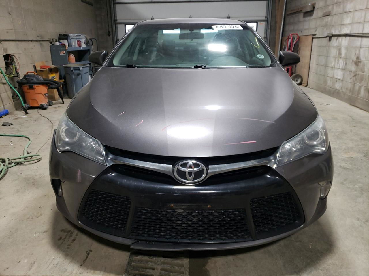 2016 Toyota Camry Le Gray vin: 4T1BF1FK4GU161066