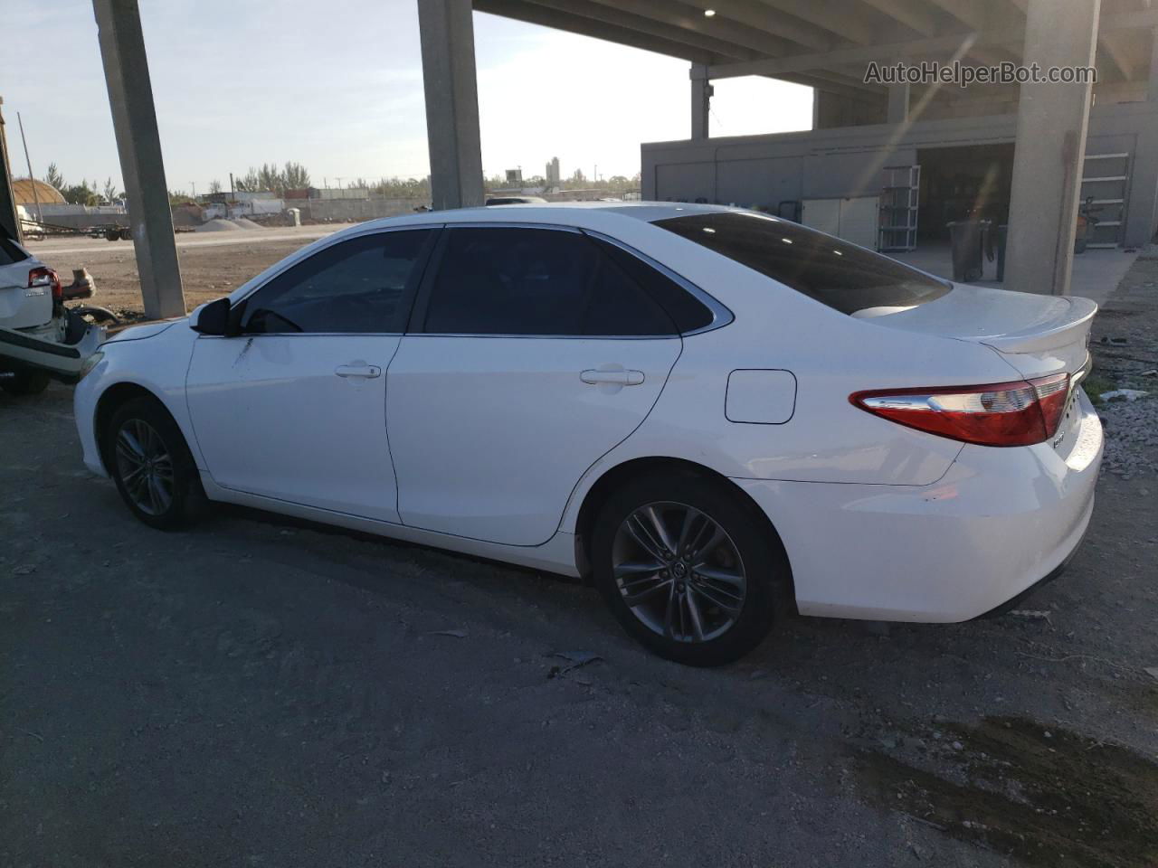 2017 Toyota Camry Le White vin: 4T1BF1FK4HU278244