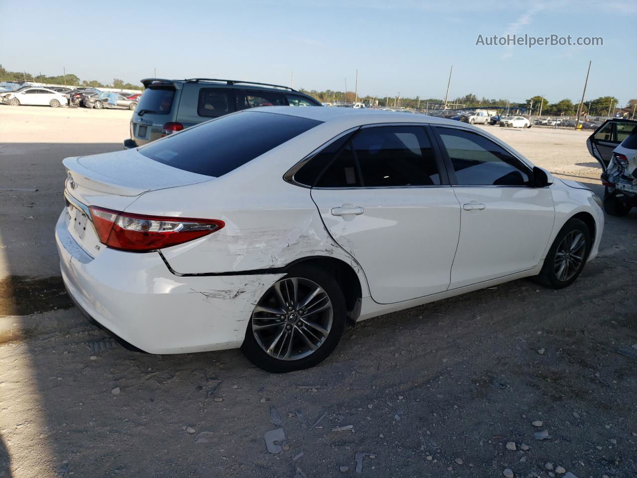 2017 Toyota Camry Le White vin: 4T1BF1FK4HU278244