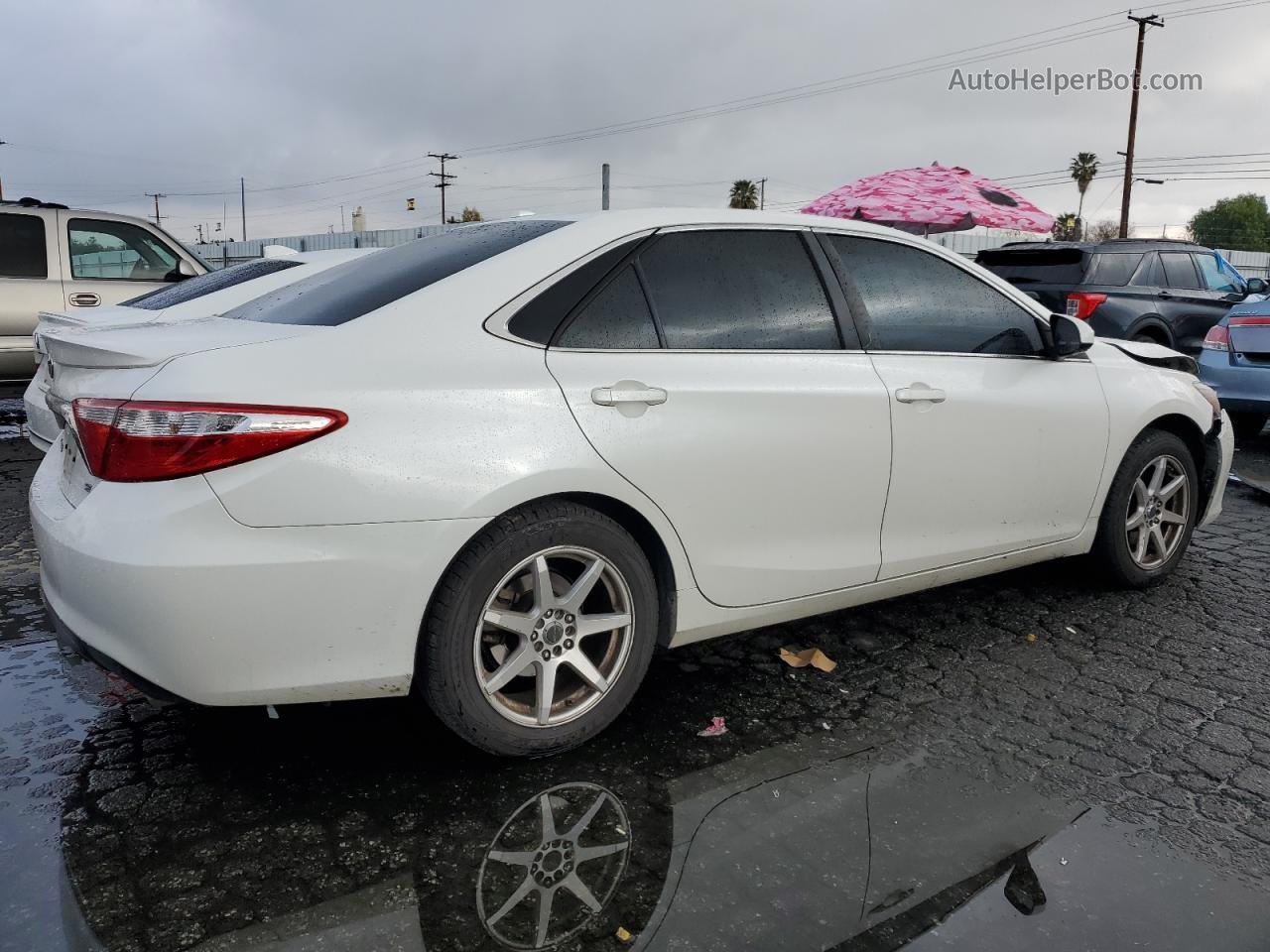 2017 Toyota Camry Le White vin: 4T1BF1FK4HU399100