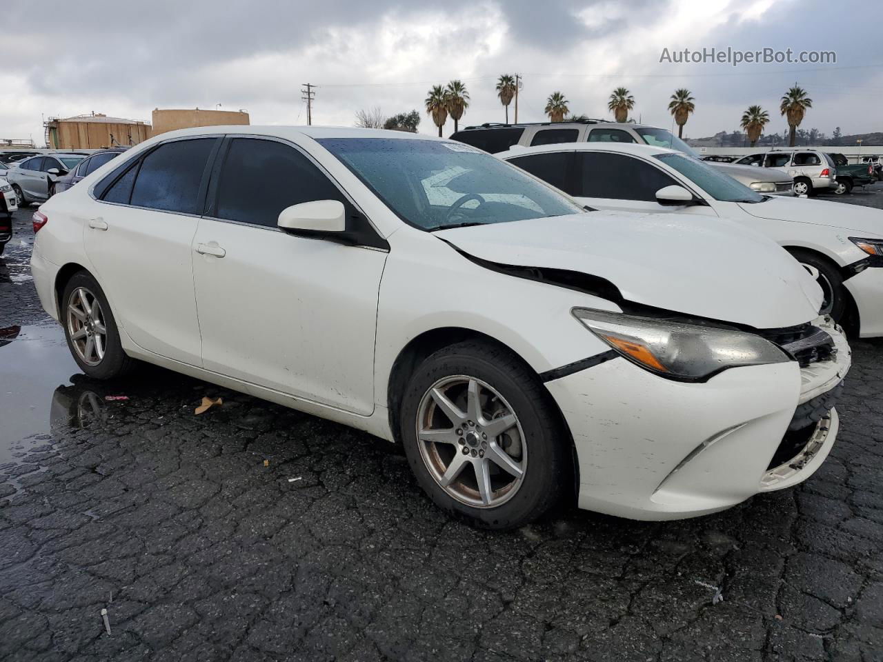 2017 Toyota Camry Le White vin: 4T1BF1FK4HU399100