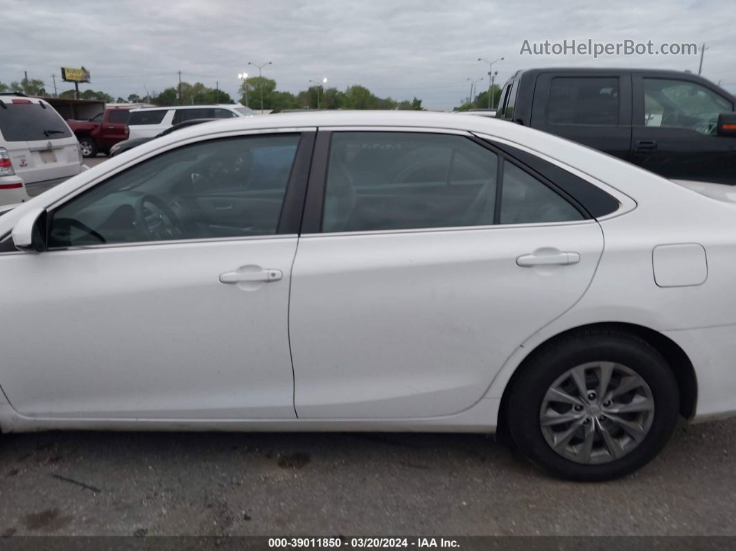 2016 Toyota Camry Le White vin: 4T1BF1FK5GU515922