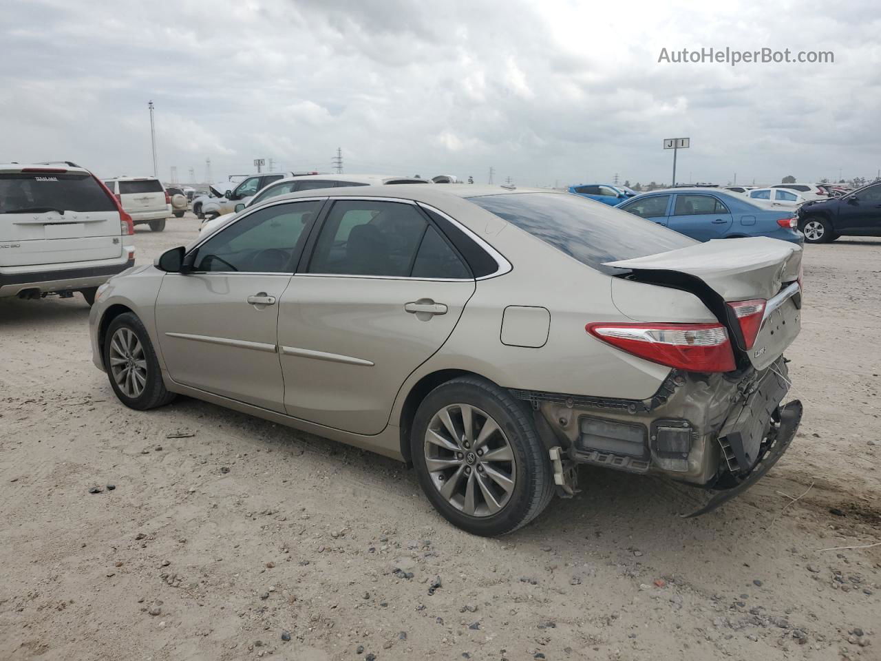 2016 Toyota Camry Le Gold vin: 4T1BF1FK5GU585260