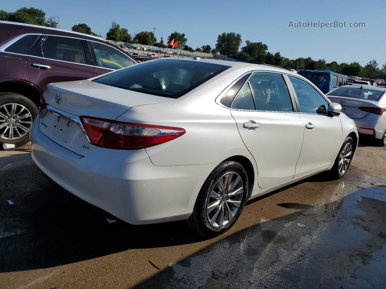 2017 Toyota Camry Le White vin: 4T1BF1FK5HU773715