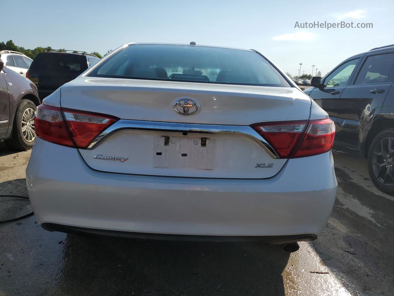 2017 Toyota Camry Le White vin: 4T1BF1FK5HU773715