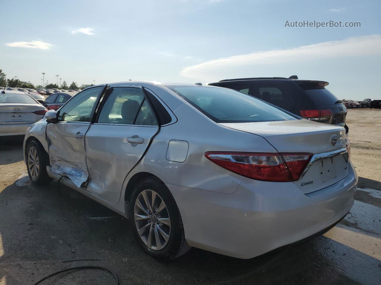 2017 Toyota Camry Le White vin: 4T1BF1FK5HU773715