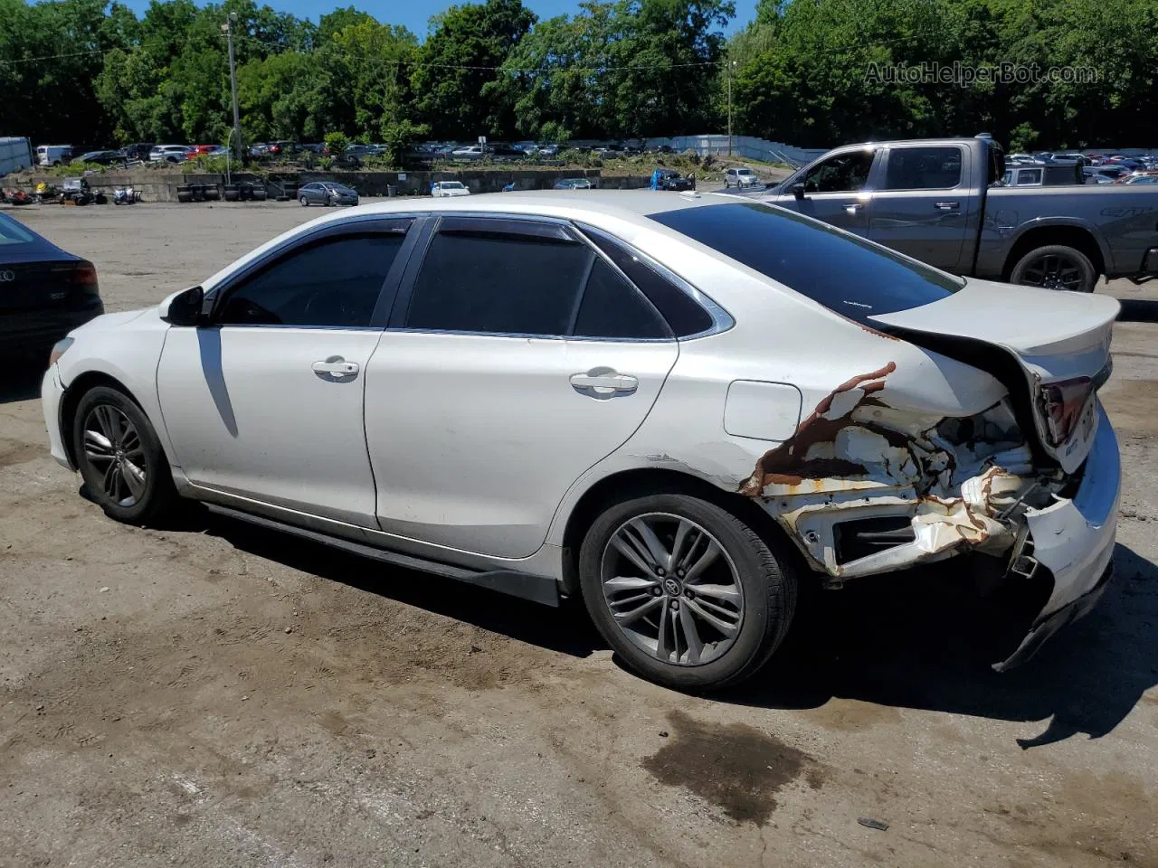 2016 Toyota Camry Le White vin: 4T1BF1FK6GU195896