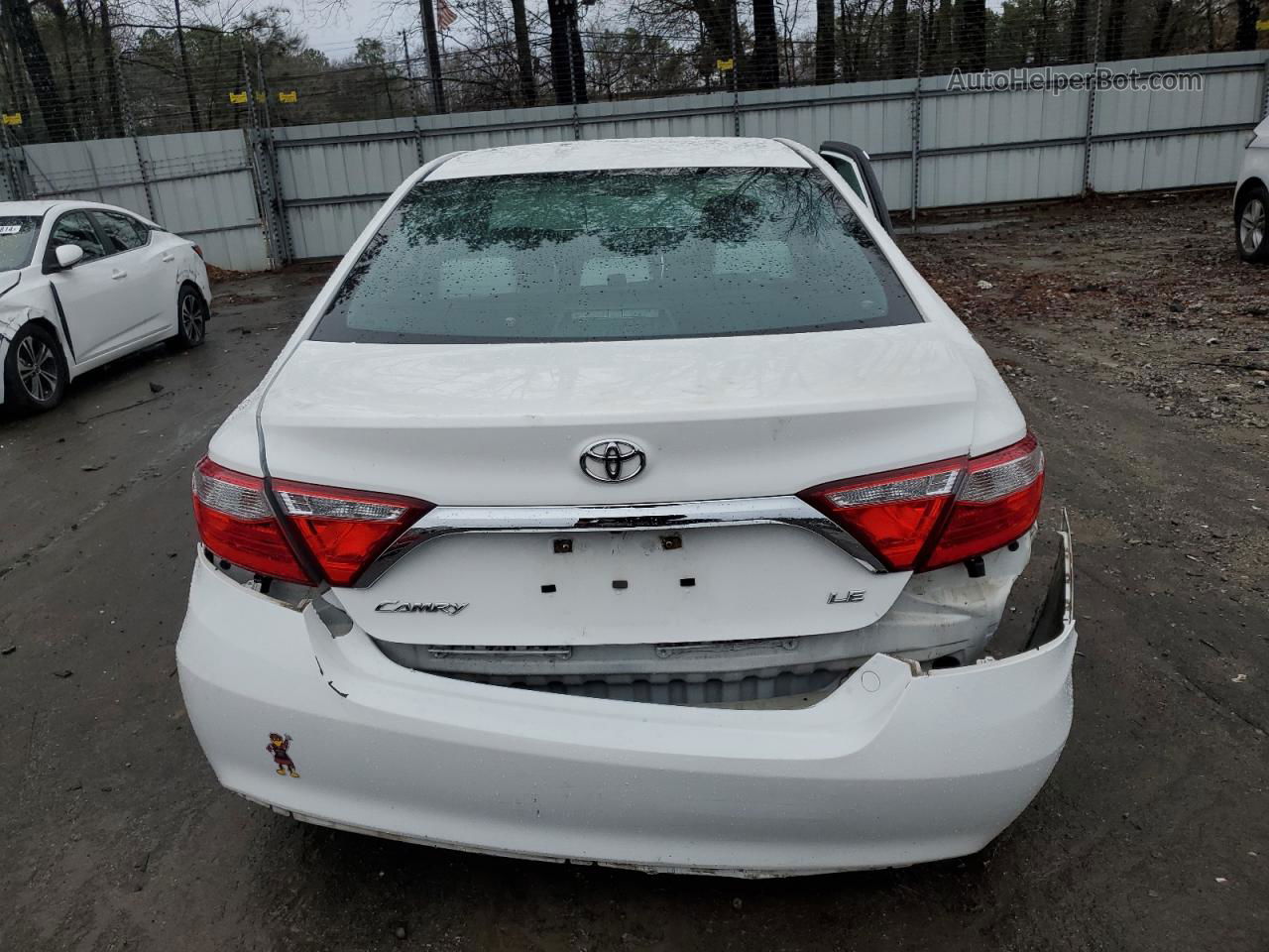 2016 Toyota Camry Le White vin: 4T1BF1FK6GU258303